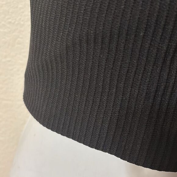 Sincerely Jules Ribbed Halter Tank Large - Picture 5 of 6